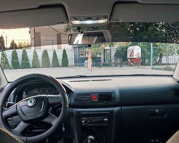 Белый Шкода Октавия, объемом двигателя 1.4 л и пробегом 180 тыс. км за 5700 $, фото 4 на Automoto.ua