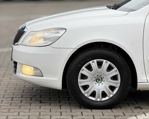 Белый Шкода Октавия, объемом двигателя 1.6 л и пробегом 239 тыс. км за 7999 $, фото 5 на Automoto.ua