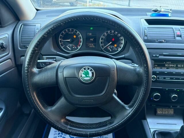 Білий Шкода Октавія, об'ємом двигуна 1.9 л та пробігом 299 тис. км за 6700 $, фото 2 на Automoto.ua