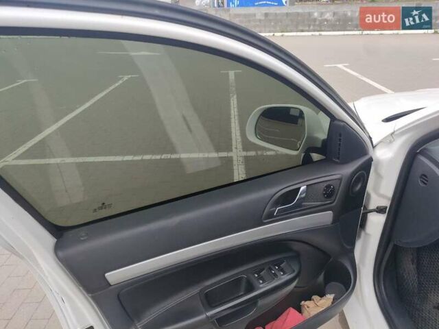 Белый Шкода Октавия, объемом двигателя 1.6 л и пробегом 327 тыс. км за 7100 $, фото 18 на Automoto.ua
