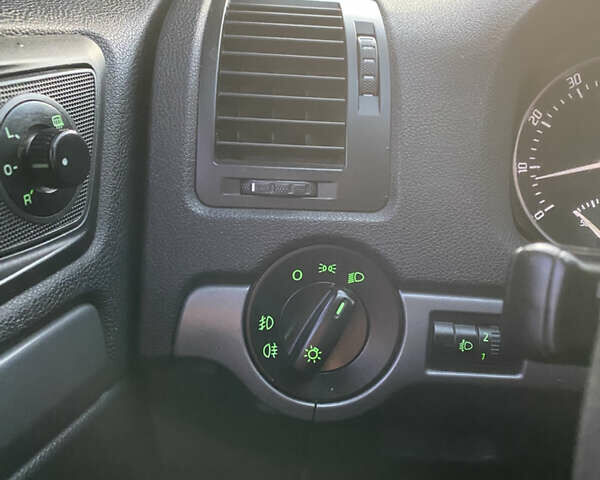 Білий Шкода Октавія, об'ємом двигуна 1.6 л та пробігом 330 тис. км за 6688 $, фото 33 на Automoto.ua