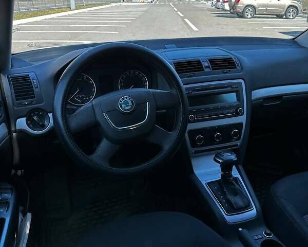 Білий Шкода Октавія, об'ємом двигуна 1.8 л та пробігом 251 тис. км за 5450 $, фото 7 на Automoto.ua