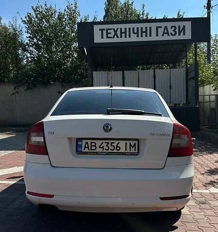 Белый Шкода Октавия, объемом двигателя 1.8 л и пробегом 263 тыс. км за 8500 $, фото 6 на Automoto.ua