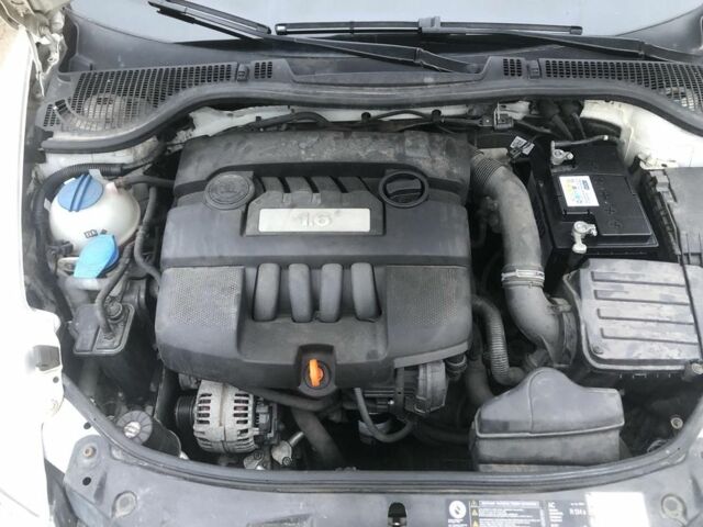 Белый Шкода Октавия, объемом двигателя 1.6 л и пробегом 215 тыс. км за 7634 $, фото 5 на Automoto.ua