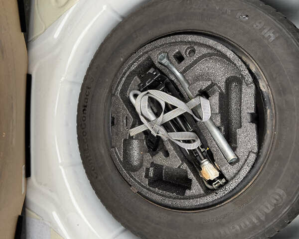 Белый Шкода Октавия, объемом двигателя 1.6 л и пробегом 239 тыс. км за 7999 $, фото 42 на Automoto.ua