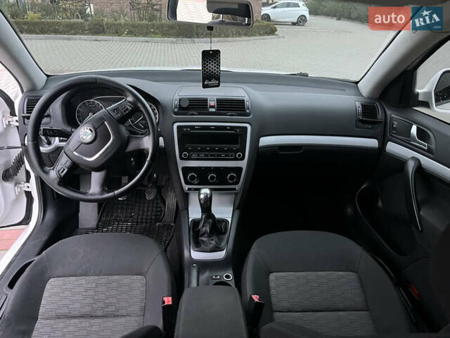 Белый Шкода Октавия, объемом двигателя 1.6 л и пробегом 286 тыс. км за 7500 $, фото 14 на Automoto.ua