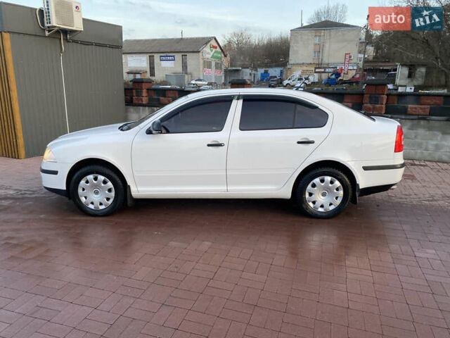 Білий Шкода Октавія, об'ємом двигуна 1.6 л та пробігом 330 тис. км за 6688 $, фото 3 на Automoto.ua