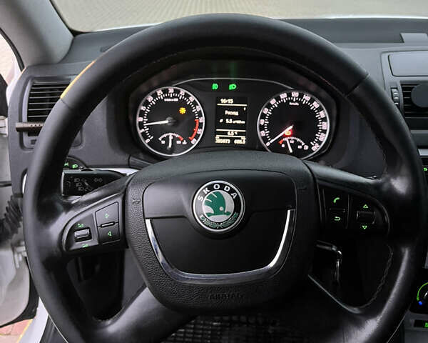 Белый Шкода Октавия, объемом двигателя 1.6 л и пробегом 286 тыс. км за 7500 $, фото 17 на Automoto.ua