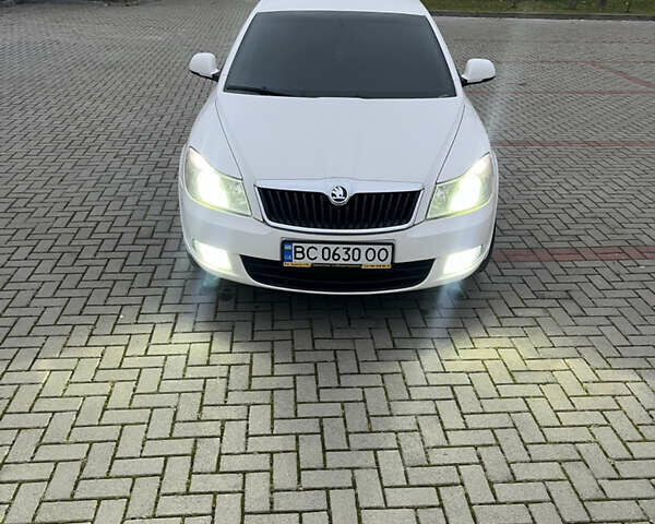 Белый Шкода Октавия, объемом двигателя 1.6 л и пробегом 286 тыс. км за 7500 $, фото 1 на Automoto.ua