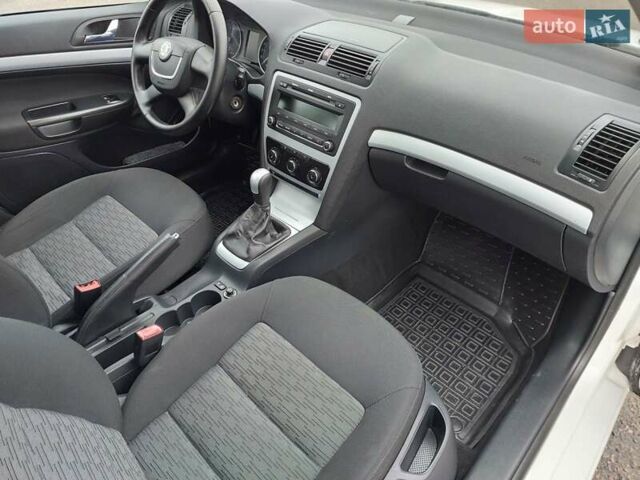 Белый Шкода Октавия, объемом двигателя 1.4 л и пробегом 187 тыс. км за 7800 $, фото 21 на Automoto.ua