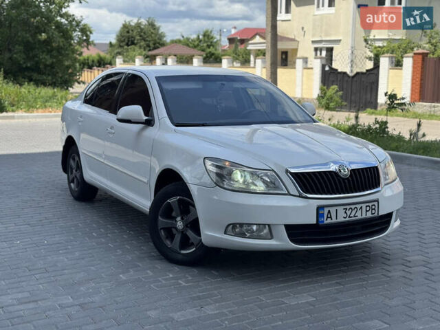 Белый Шкода Октавия, объемом двигателя 1.8 л и пробегом 283 тыс. км за 6499 $, фото 1 на Automoto.ua
