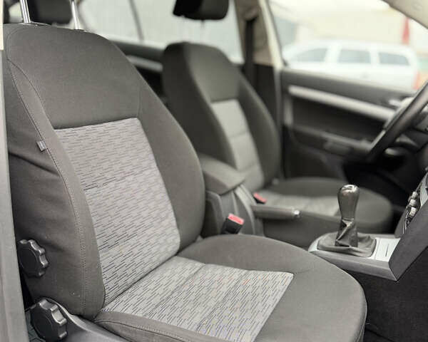 Белый Шкода Октавия, объемом двигателя 1.6 л и пробегом 239 тыс. км за 7999 $, фото 27 на Automoto.ua