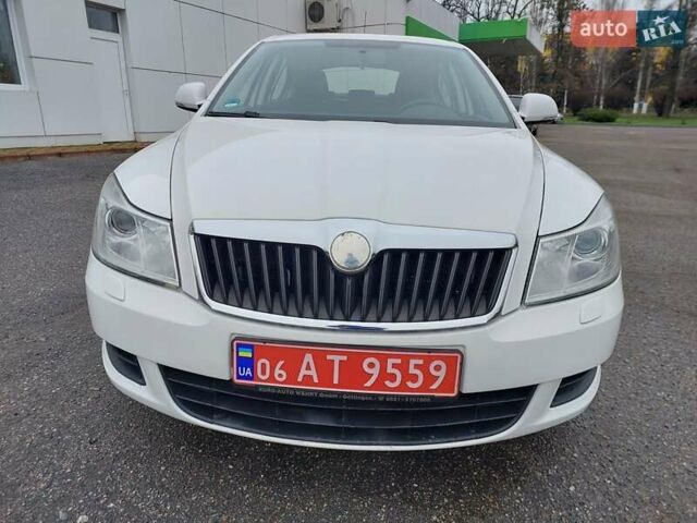 Белый Шкода Октавия, объемом двигателя 1.4 л и пробегом 187 тыс. км за 7800 $, фото 3 на Automoto.ua