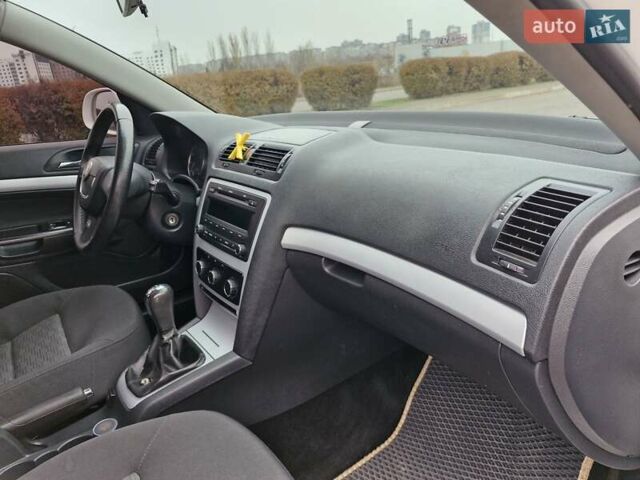 Білий Шкода Октавія, об'ємом двигуна 1.6 л та пробігом 200 тис. км за 8300 $, фото 4 на Automoto.ua