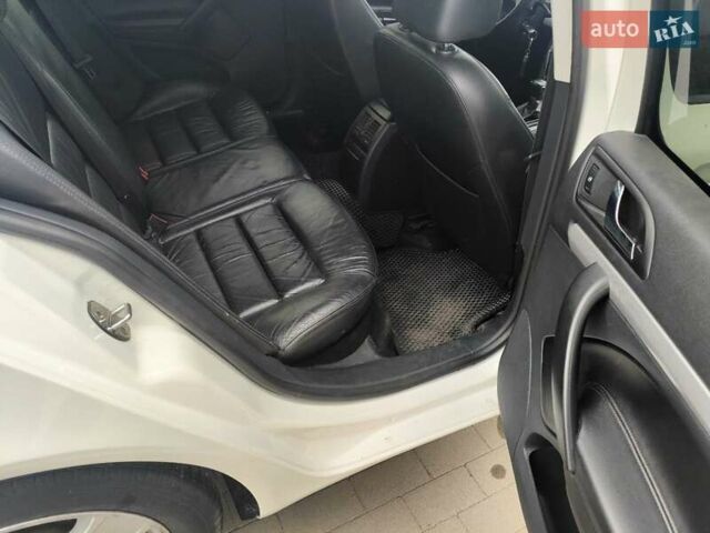 Белый Шкода Октавия, объемом двигателя 1.6 л и пробегом 327 тыс. км за 7100 $, фото 7 на Automoto.ua
