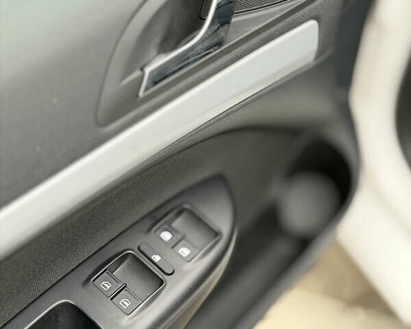 Белый Шкода Октавия, объемом двигателя 1.6 л и пробегом 239 тыс. км за 7999 $, фото 22 на Automoto.ua