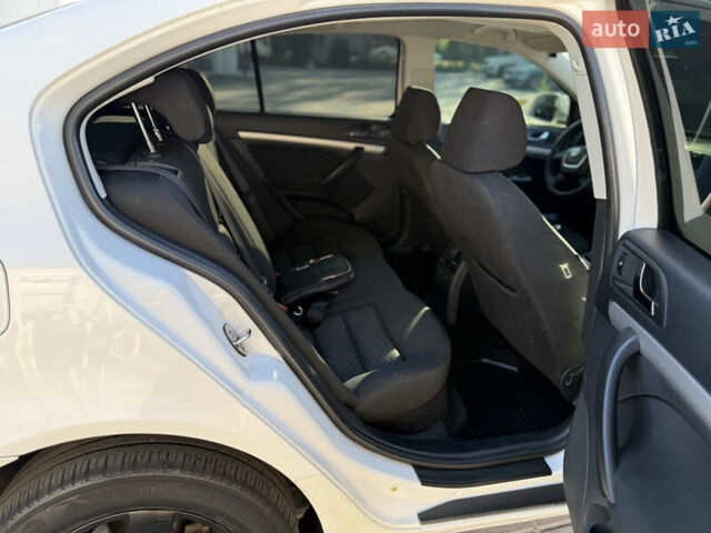 Білий Шкода Октавія, об'ємом двигуна 1.8 л та пробігом 270 тис. км за 5900 $, фото 8 на Automoto.ua