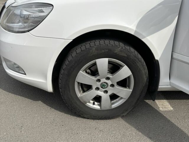 Белый Шкода Октавия, объемом двигателя 1.8 л и пробегом 186 тыс. км за 7390 $, фото 1 на Automoto.ua