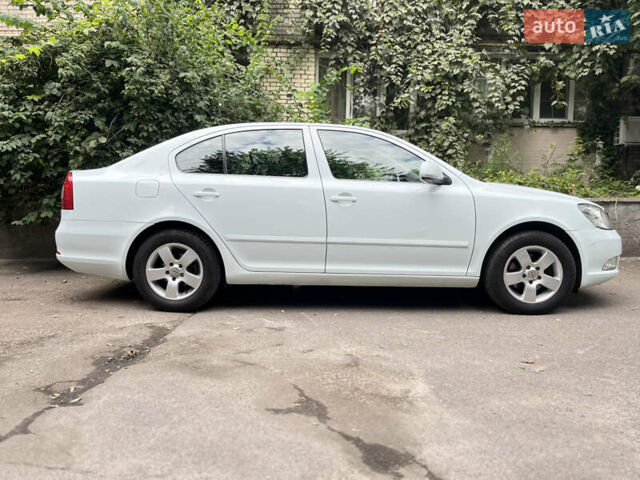 Белый Шкода Октавия, объемом двигателя 1.2 л и пробегом 238 тыс. км за 5500 $, фото 3 на Automoto.ua