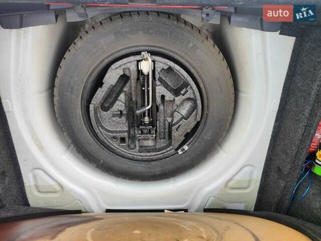 Белый Шкода Октавия, объемом двигателя 1.6 л и пробегом 327 тыс. км за 7100 $, фото 12 на Automoto.ua