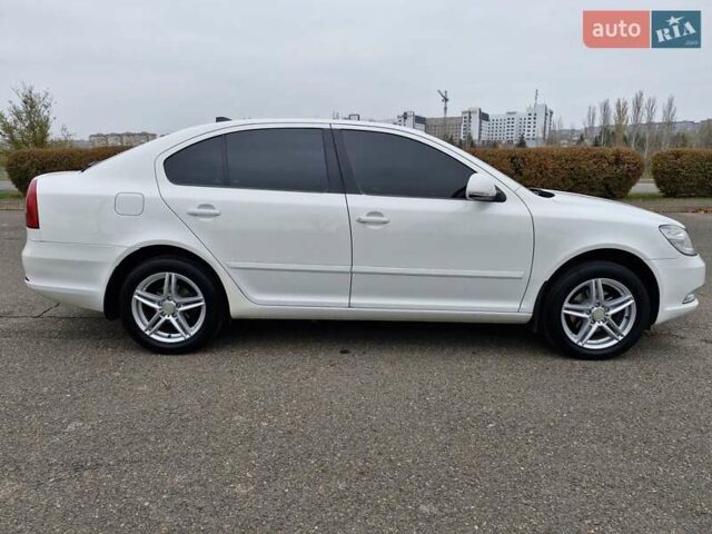 Білий Шкода Октавія, об'ємом двигуна 1.6 л та пробігом 200 тис. км за 8300 $, фото 21 на Automoto.ua