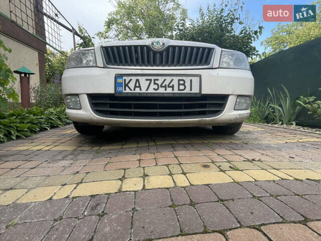 Белый Шкода Октавия, объемом двигателя 1.6 л и пробегом 237 тыс. км за 6500 $, фото 2 на Automoto.ua