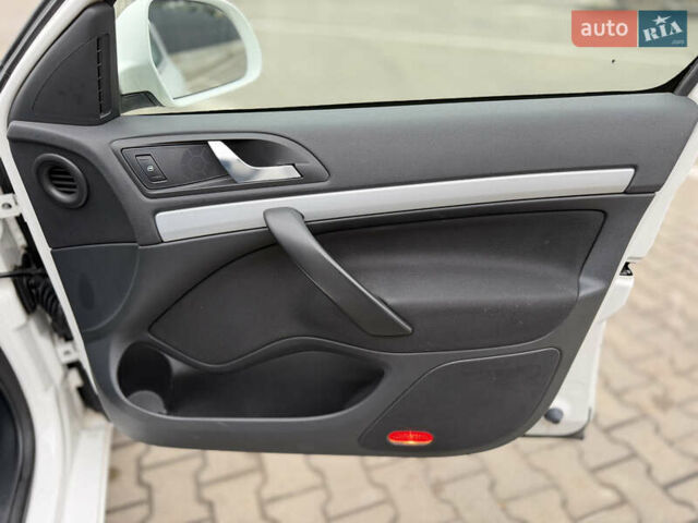 Белый Шкода Октавия, объемом двигателя 1.6 л и пробегом 239 тыс. км за 7999 $, фото 29 на Automoto.ua