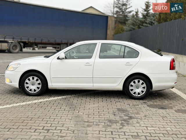 Белый Шкода Октавия, объемом двигателя 1.6 л и пробегом 239 тыс. км за 7999 $, фото 7 на Automoto.ua
