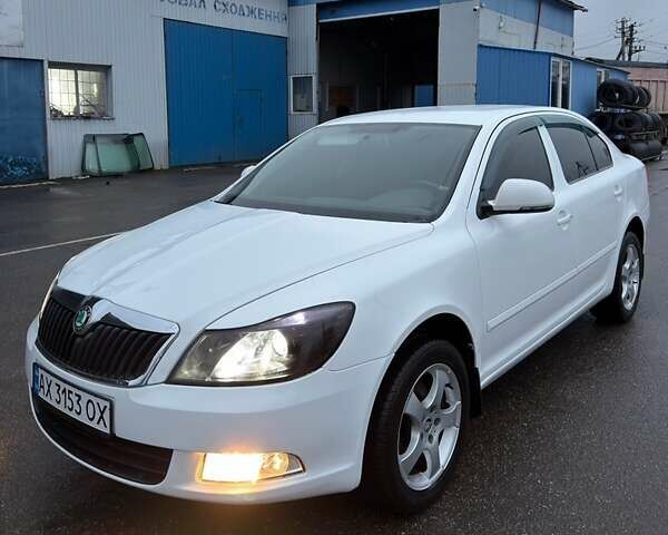Білий Шкода Октавія, об'ємом двигуна 1.6 л та пробігом 251 тис. км за 5999 $, фото 5 на Automoto.ua