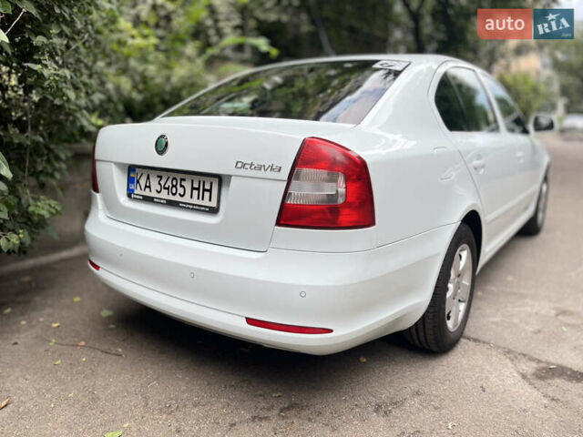 Белый Шкода Октавия, объемом двигателя 1.2 л и пробегом 238 тыс. км за 5500 $, фото 4 на Automoto.ua