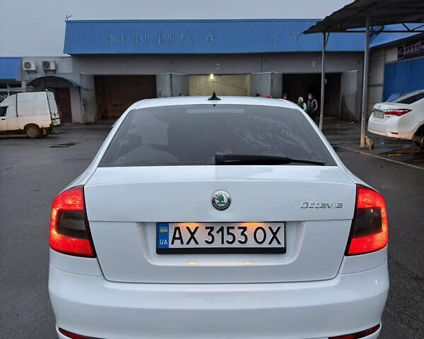 Білий Шкода Октавія, об'ємом двигуна 1.6 л та пробігом 251 тис. км за 5999 $, фото 7 на Automoto.ua