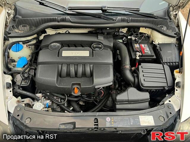 Белый Шкода Октавия, объемом двигателя 1.6 л и пробегом 257 тыс. км за 7000 $, фото 12 на Automoto.ua