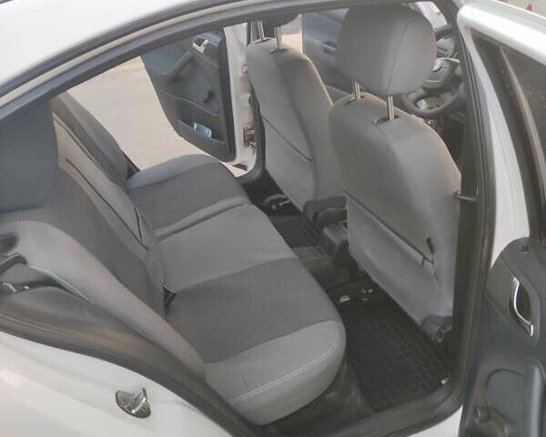 Белый Шкода Октавия, объемом двигателя 1.4 л и пробегом 180 тыс. км за 5700 $, фото 1 на Automoto.ua