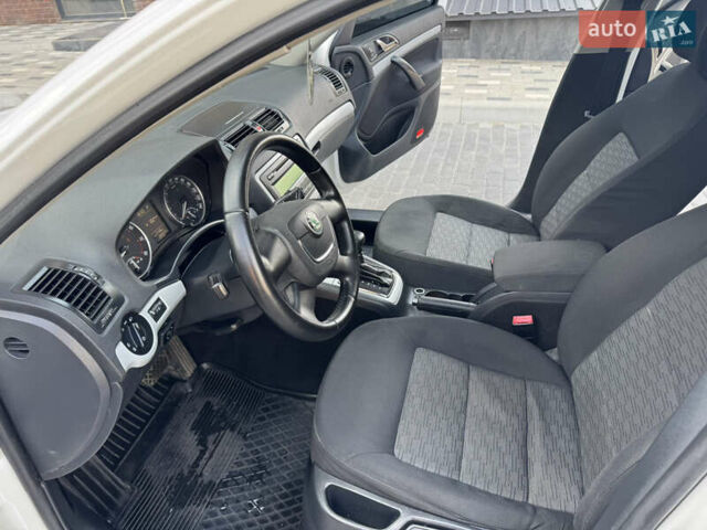 Белый Шкода Октавия, объемом двигателя 1.8 л и пробегом 283 тыс. км за 6499 $, фото 11 на Automoto.ua