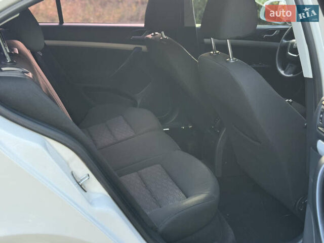 Белый Шкода Октавия, объемом двигателя 1.8 л и пробегом 277 тыс. км за 6450 $, фото 6 на Automoto.ua