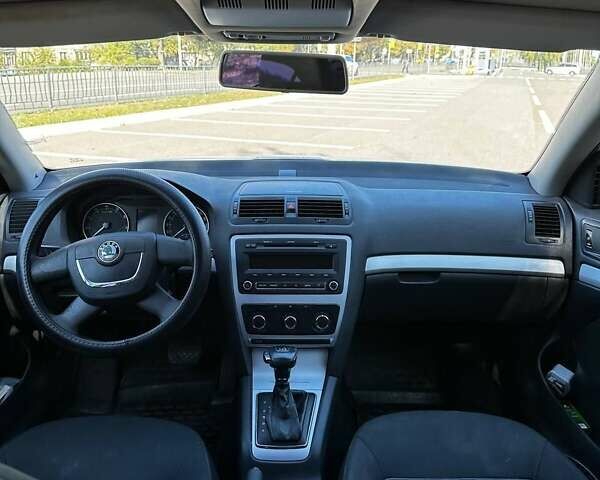 Білий Шкода Октавія, об'ємом двигуна 1.8 л та пробігом 251 тис. км за 5450 $, фото 8 на Automoto.ua