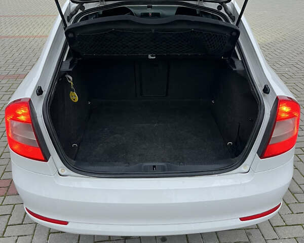 Белый Шкода Октавия, объемом двигателя 1.6 л и пробегом 286 тыс. км за 7500 $, фото 11 на Automoto.ua