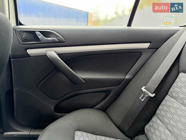 Белый Шкода Октавия, объемом двигателя 1.6 л и пробегом 239 тыс. км за 7999 $, фото 34 на Automoto.ua