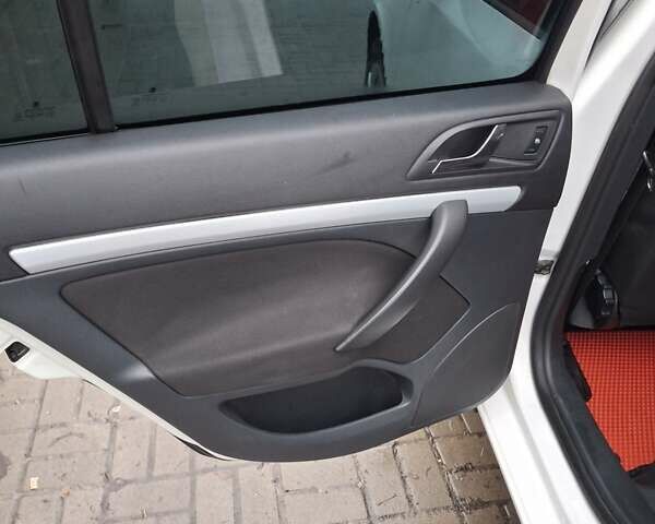Белый Шкода Октавия, объемом двигателя 1.6 л и пробегом 240 тыс. км за 8100 $, фото 12 на Automoto.ua