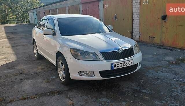 Белый Шкода Октавия, объемом двигателя 1.6 л и пробегом 250 тыс. км за 6500 $, фото 7 на Automoto.ua