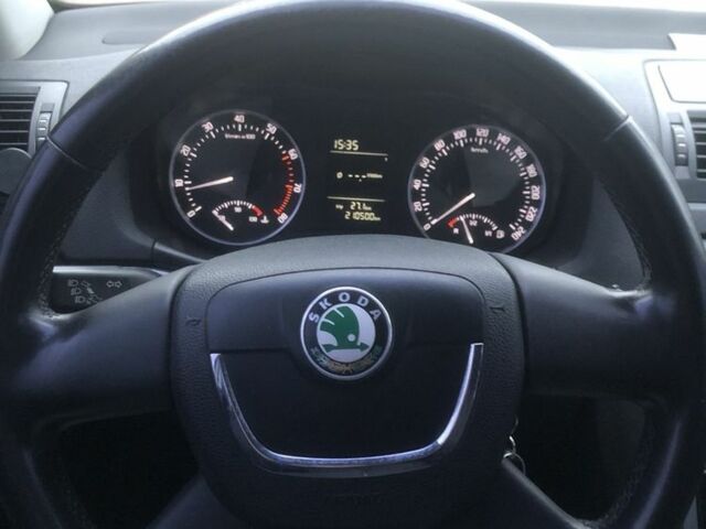 Белый Шкода Октавия, объемом двигателя 1.6 л и пробегом 215 тыс. км за 7634 $, фото 6 на Automoto.ua