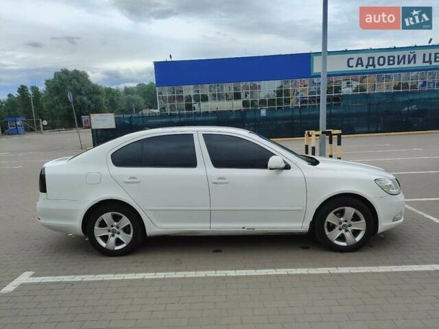 Белый Шкода Октавия, объемом двигателя 1.6 л и пробегом 327 тыс. км за 7100 $, фото 1 на Automoto.ua