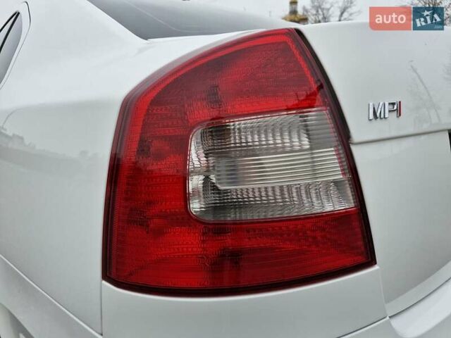 Білий Шкода Октавія, об'ємом двигуна 1.6 л та пробігом 200 тис. км за 8300 $, фото 9 на Automoto.ua