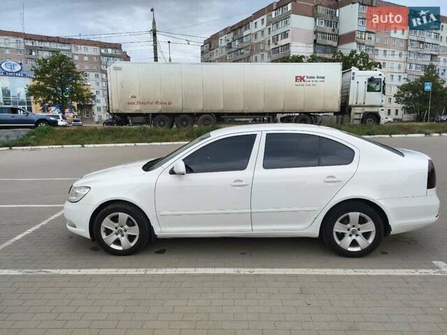 Белый Шкода Октавия, объемом двигателя 1.6 л и пробегом 327 тыс. км за 7100 $, фото 2 на Automoto.ua