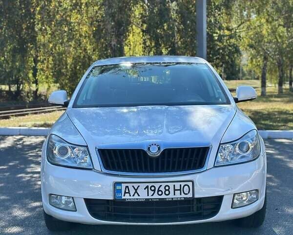 Белый Шкода Октавия, объемом двигателя 1.8 л и пробегом 251 тыс. км за 5500 $, фото 6 на Automoto.ua