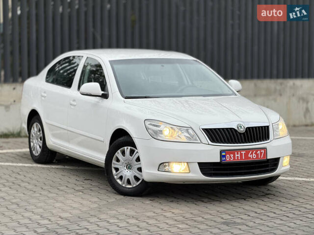 Белый Шкода Октавия, объемом двигателя 1.6 л и пробегом 239 тыс. км за 7999 $, фото 14 на Automoto.ua