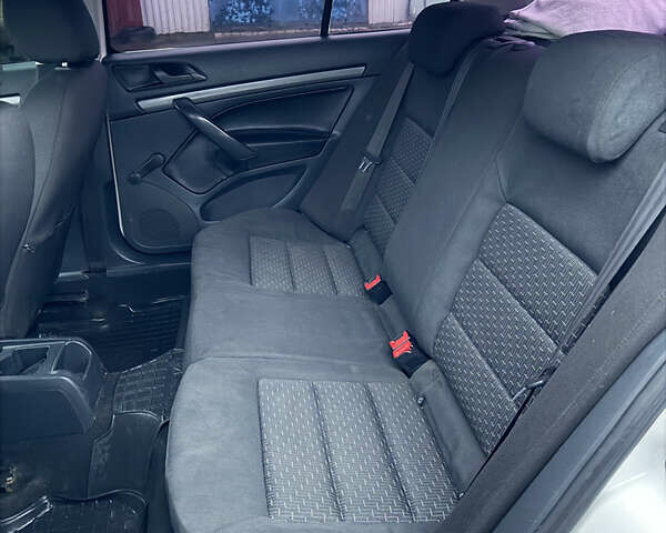 Білий Шкода Октавія, об'ємом двигуна 1.6 л та пробігом 251 тис. км за 5999 $, фото 15 на Automoto.ua