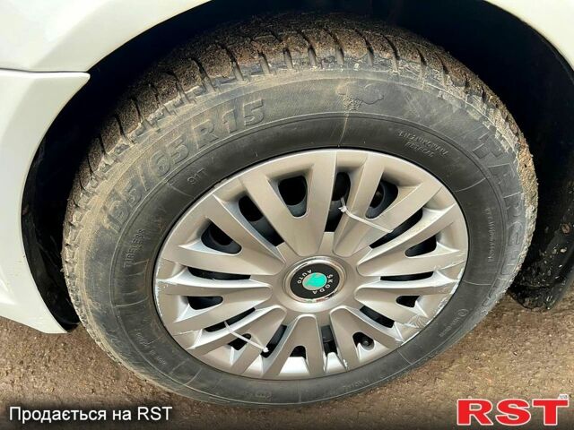 Белый Шкода Октавия, объемом двигателя 1.6 л и пробегом 257 тыс. км за 7000 $, фото 13 на Automoto.ua