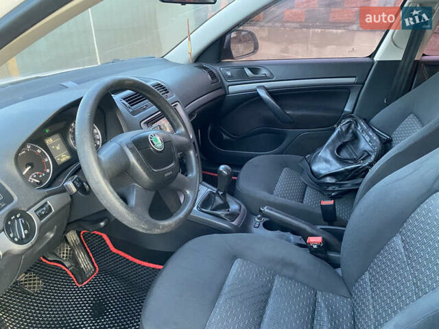 Білий Шкода Октавія, об'ємом двигуна 1.6 л та пробігом 330 тис. км за 6688 $, фото 28 на Automoto.ua