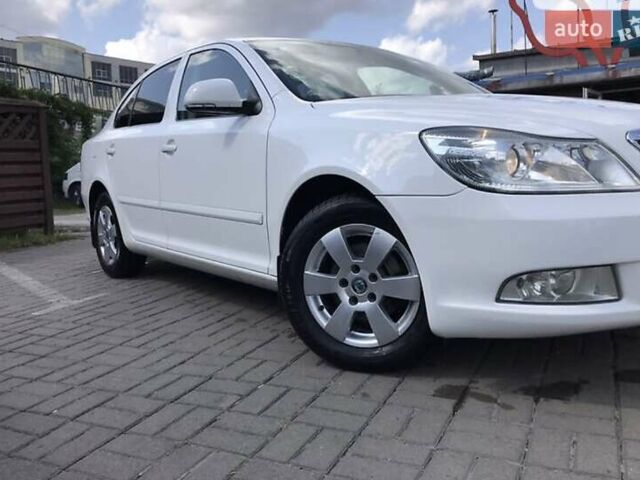 Белый Шкода Октавия, объемом двигателя 1.9 л и пробегом 220 тыс. км за 7300 $, фото 1 на Automoto.ua